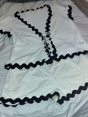 Women* Beautiful 2 Pc Set White Crochet Top with Black Scalloped Trim NewWT XXL